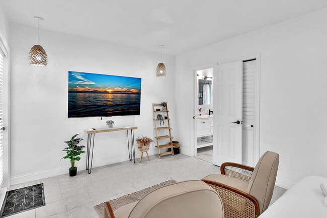 Photo - 1941 Washington St Unit 3