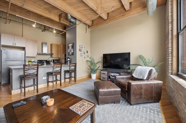 Photo - 1040 W Adams St