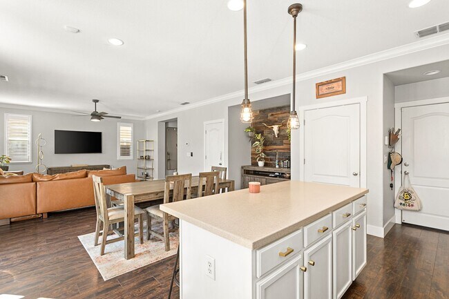 Photo - Fabulous Westpark Home