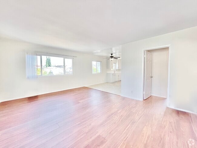 Building Photo - 10860 Blix St Rental