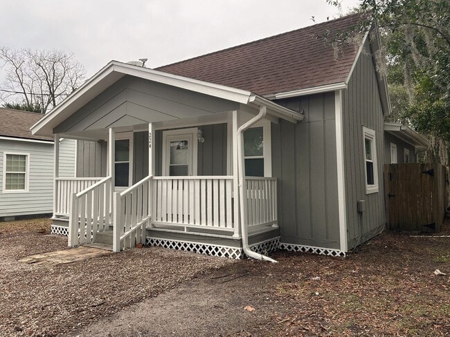 Photo - Fernandina Bungalow! Close to Downtown and the beach!