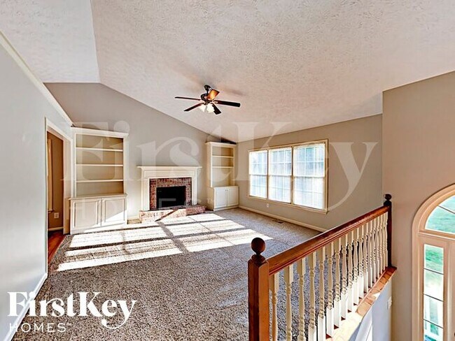 Photo - 452 Maplewood Ln