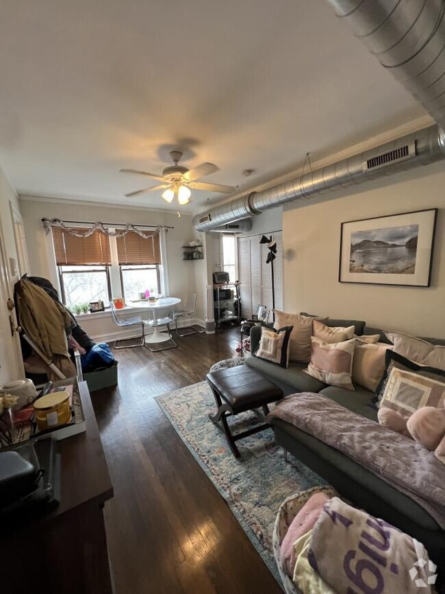 Building Photo - 1 bedroom in Chicago IL 60657 Rental