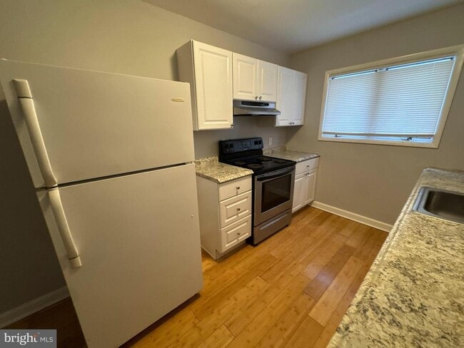 Photo - 43 S Main St