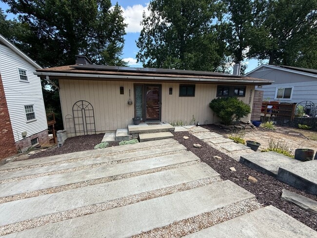 Building Photo - 3 bed 2 bath home for rent