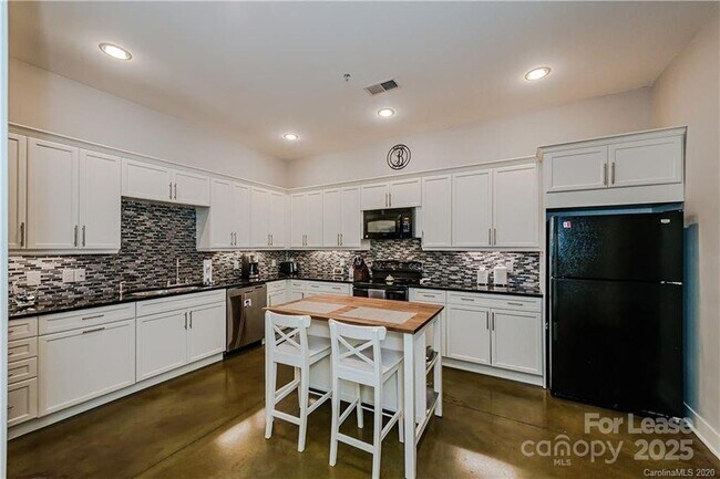 Photo - 913 Westmere Ave