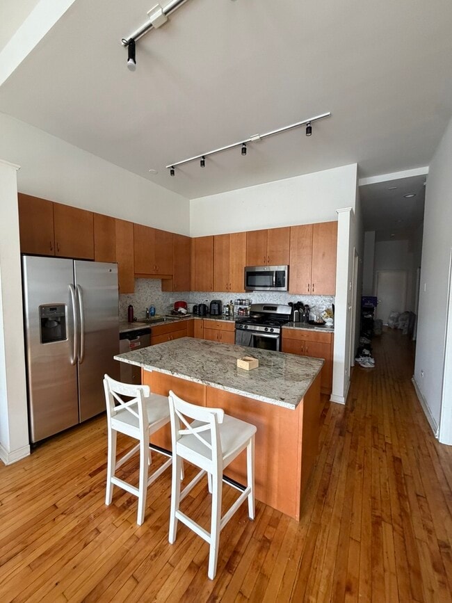 Photo - 1270 N Milwaukee Ave Unit 3