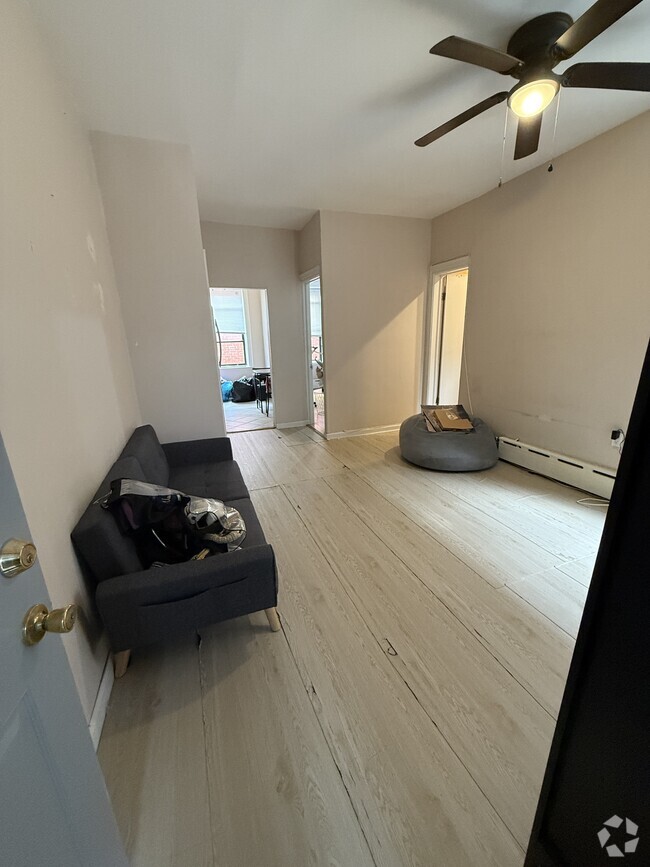 Living Room - 916 Kings Hwy Unit 1 Bed Rental