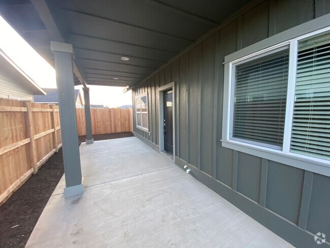 Building Photo - 197- Zenith, 49th Unit 197- 3575 SW 49th Rental