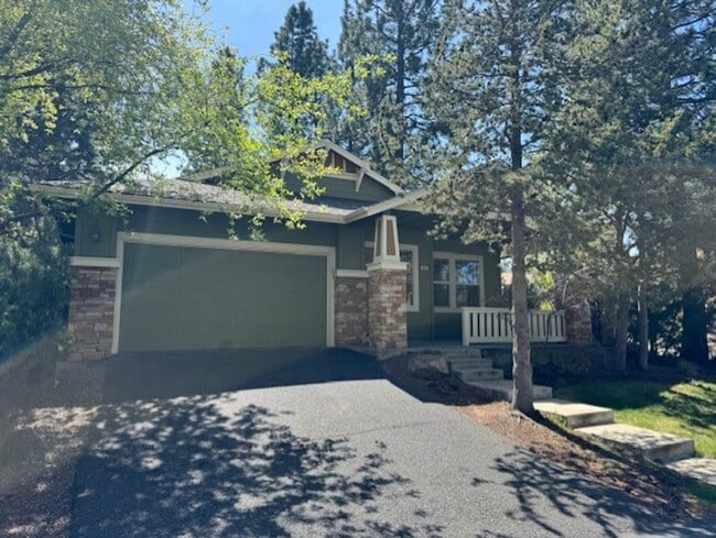 Building Photo - Fully Furnished Home