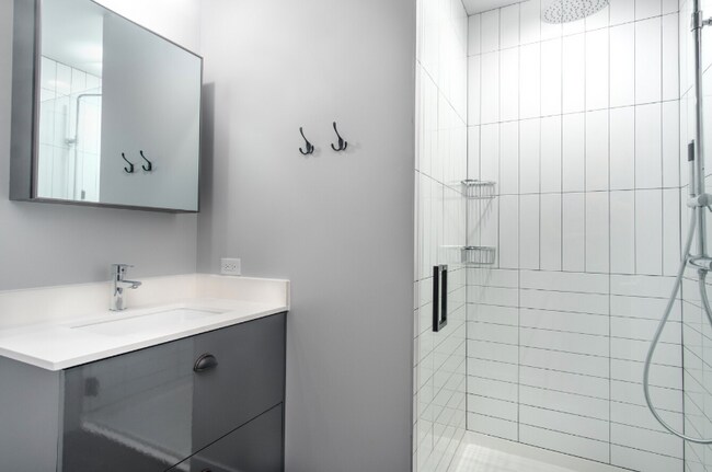 Photo - 124 W Chicago Ave