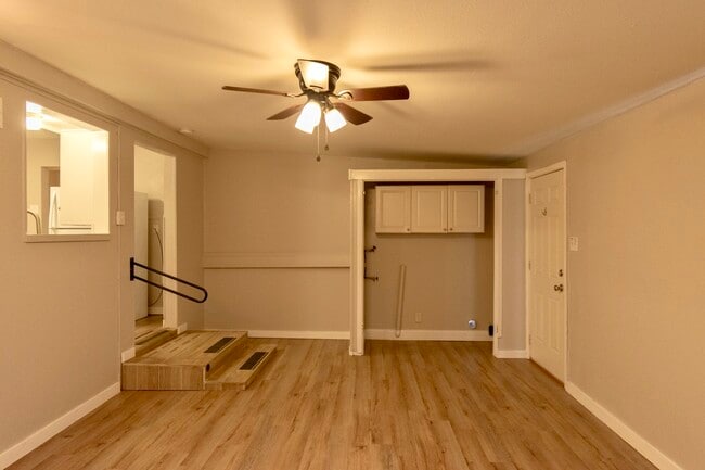 Photo - 3212 Wenz Ave