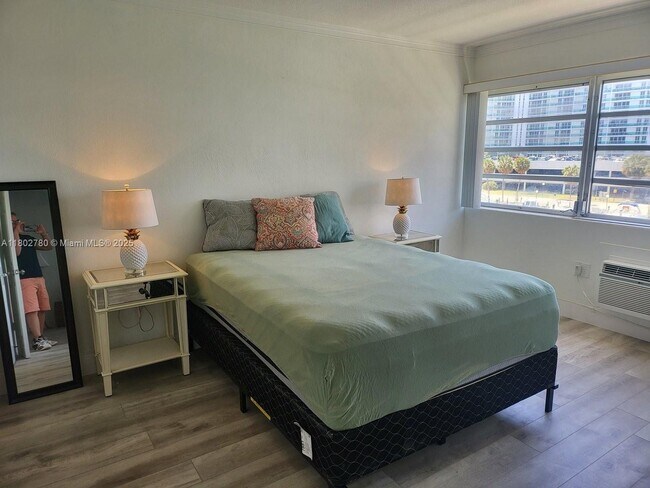 Photo - 220 Kings Point Dr Rental