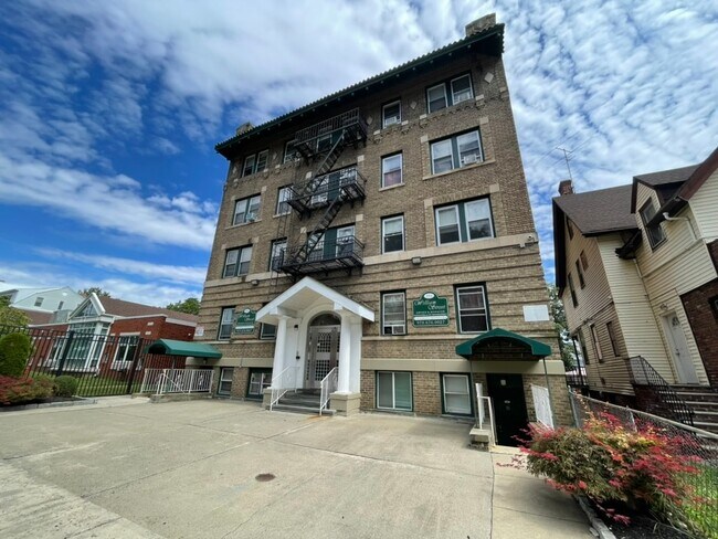 484 William St