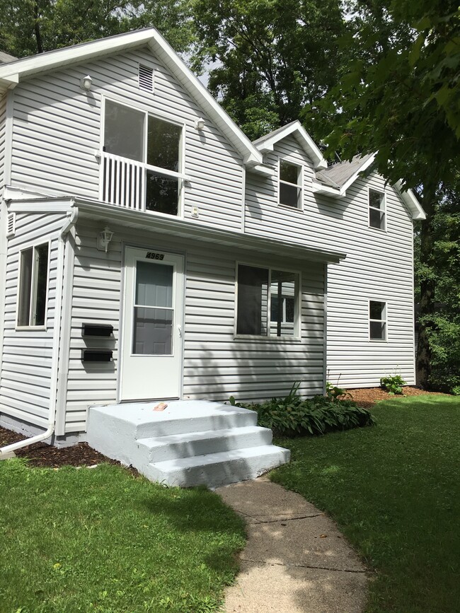 Building Photo - 4969 Stewart Ave Unit 1-Lower