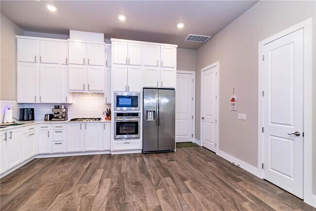 Photo - 146 E South St