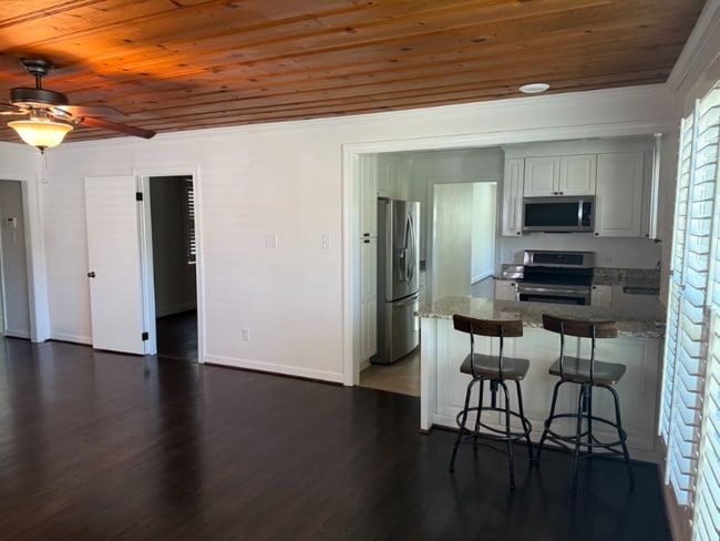 Photo - 2207 Pinewood Rd