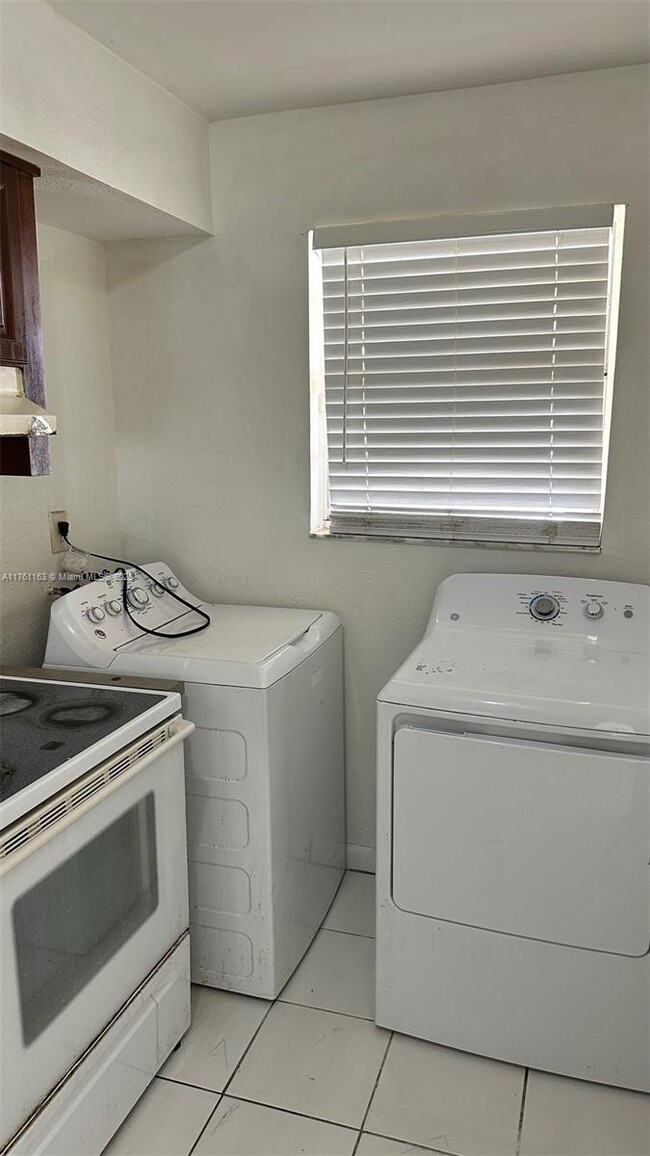Photo - 504 NW 179th St
