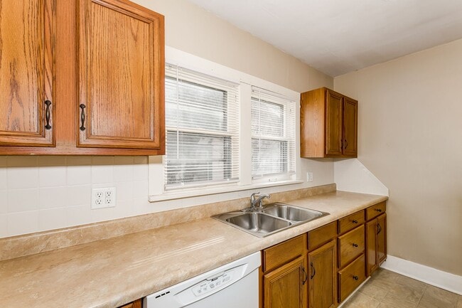 Photo - Large Bungalow in Sunnyside Neighborhood!
