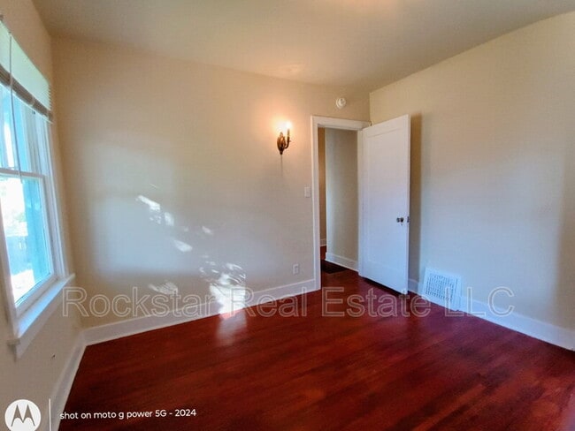 Photo - 1737 W Tenth Ave