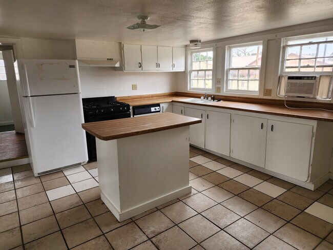Photo - 1817 N Union Ave