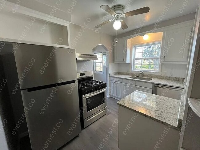 Photo - 14805 Russell Ave