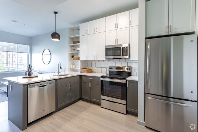 1 BR, 1 BA - 647 SF