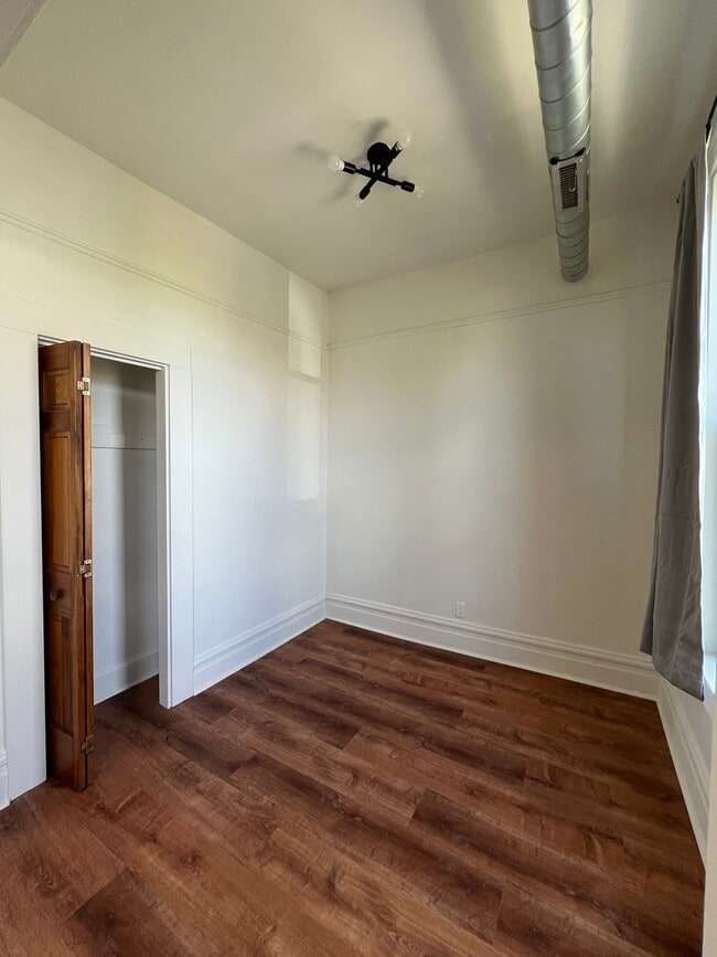 Photo - 5032 S Prairie Ave