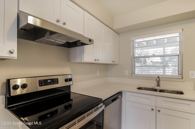 Photo - 1035 Country Club Blvd