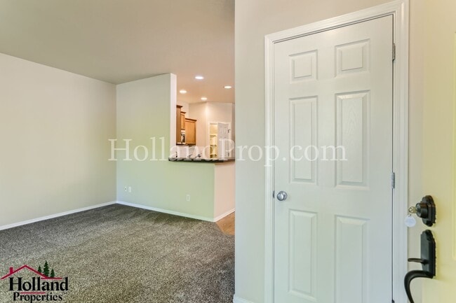 Photo - Beautiful 3 Bedroom Home with Community Pool, Hot Tub & 2-Car Garage in Hillsboro