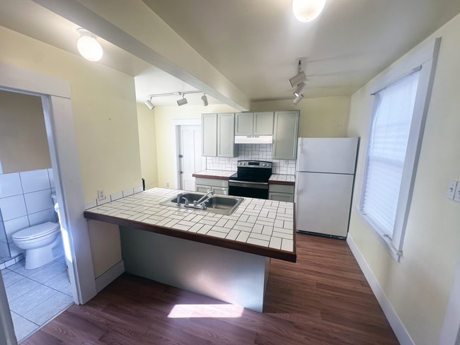 Building Photo - 13 Center St Unit 1 Rental