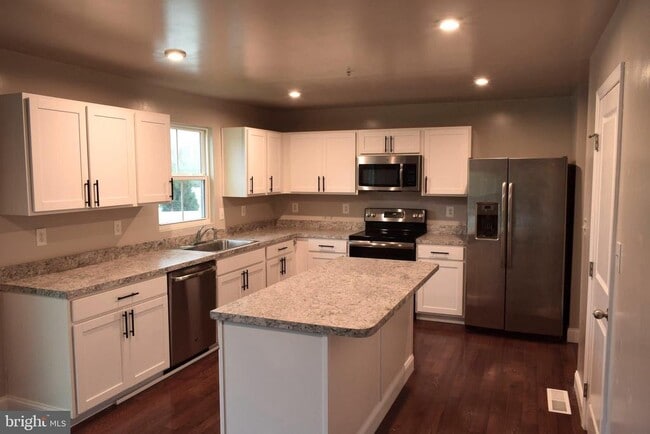 Photo - 120 Shiningfield Ct