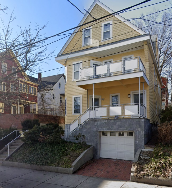 HOUSE - 10 Packard Ave