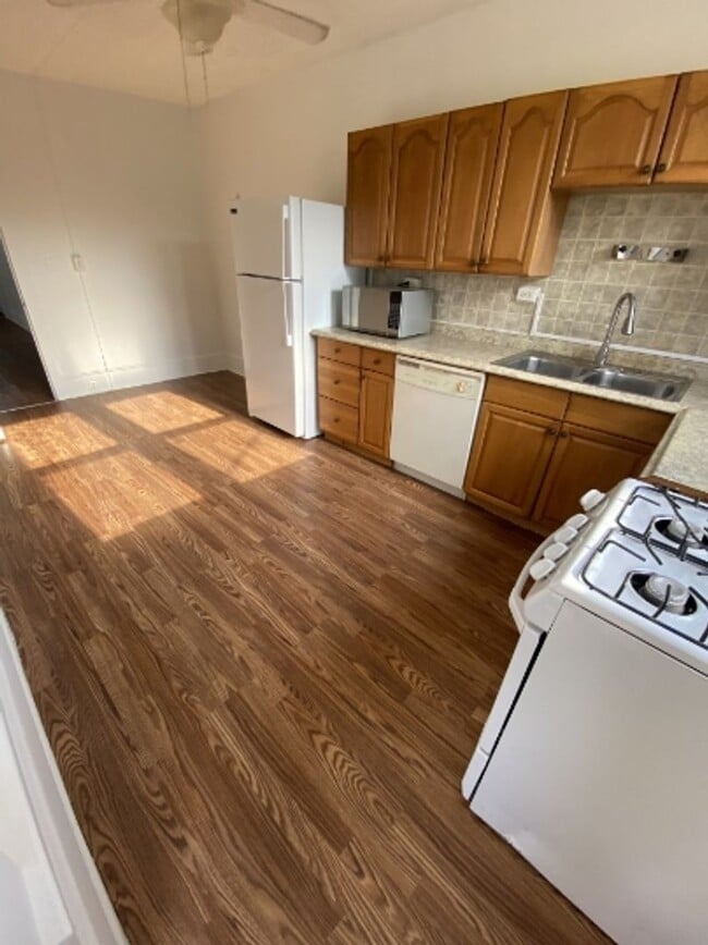 Building Photo - 42 S Grandview Ave Unit 2 Rental