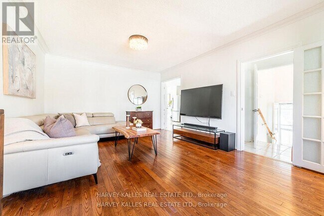 Photo - 139 Kingsdale Ave