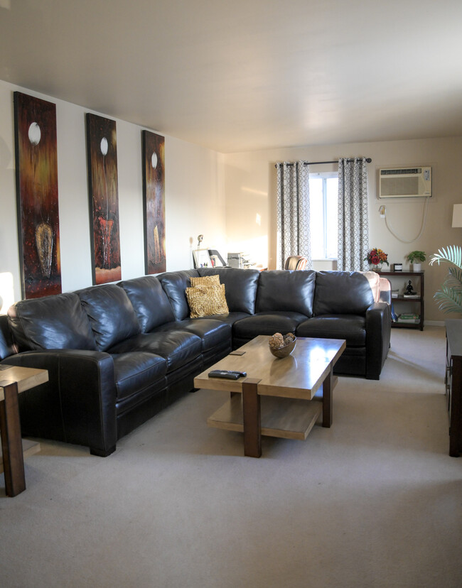 Living Room - 38618 Meadowdale St Townhome