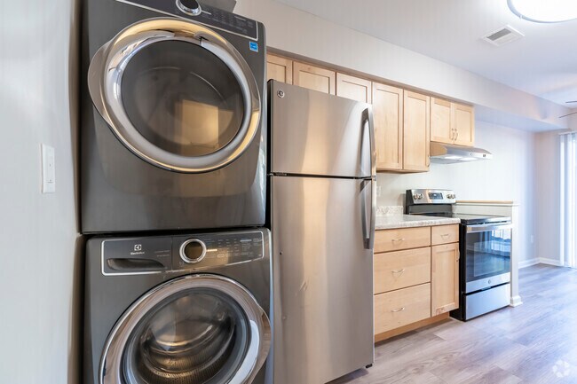 2BR, 1.5BA - 952SF - Upgrade - Laundry
