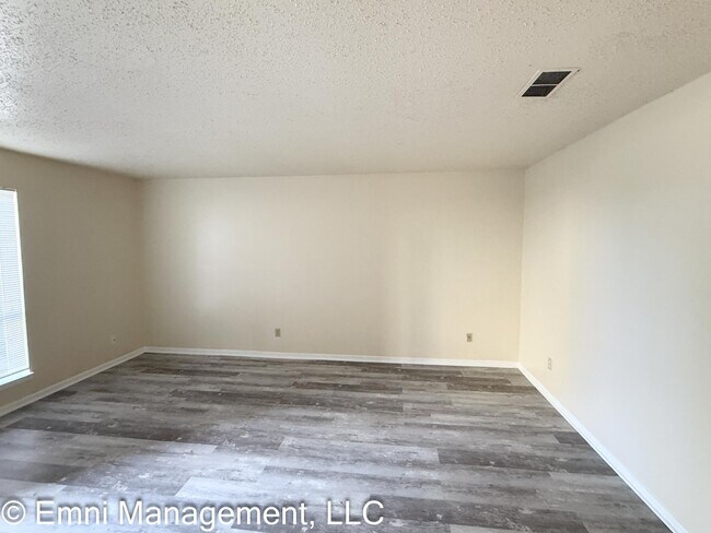 Photo - 205 Oak Trail Dr Unit B