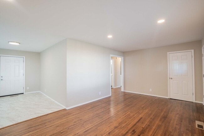 Photo - 3 Bed / 1 Bath in North Tulsa! Section 8 Welcomed!