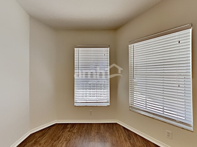 Photo - 312 116th St E