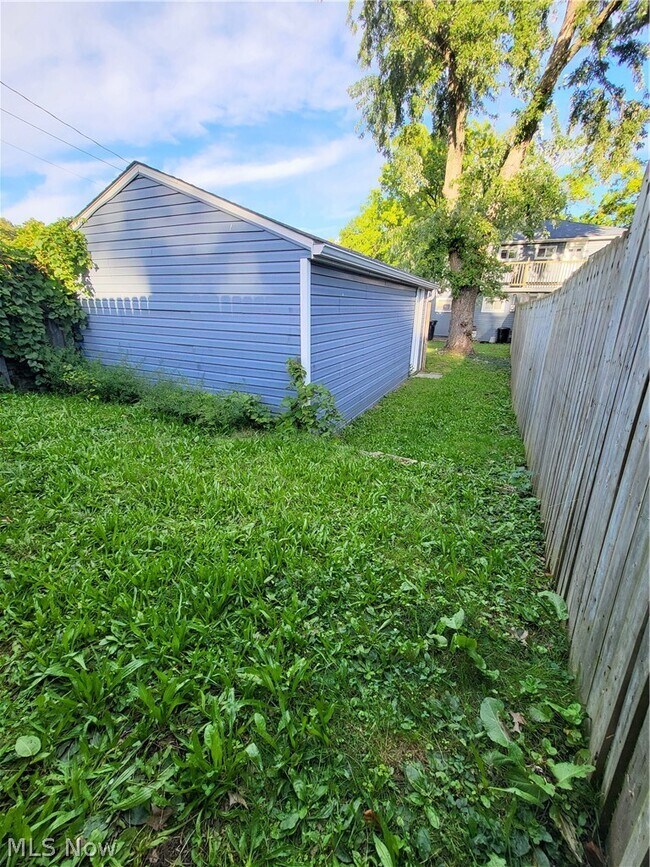 4050 Fulton Rd