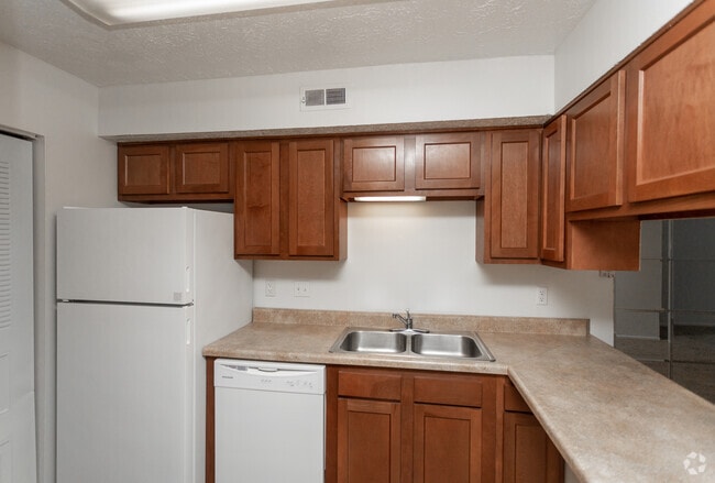 1BR, 1BA - 808 SF