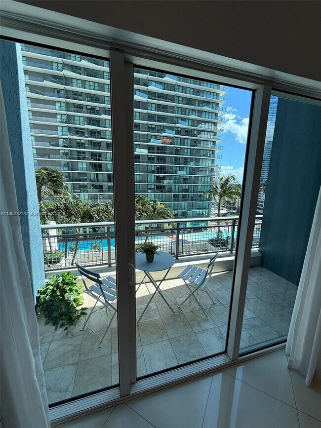 Photo - 60 SW 13th St Unidad 1418