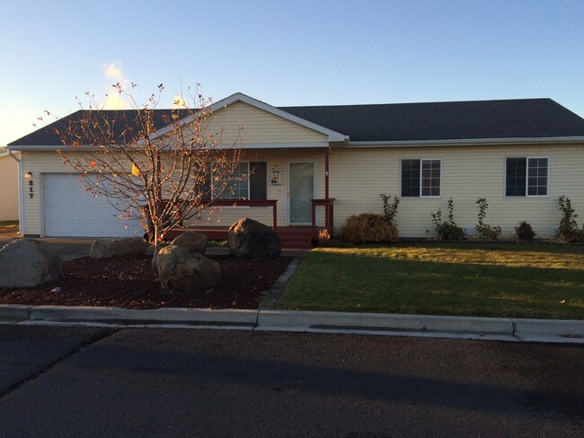 Building Photo - Ephrata House for Rent!