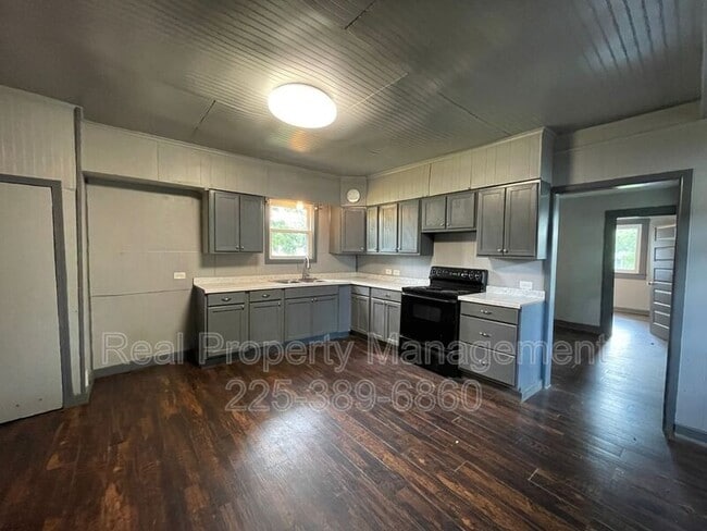 Photo - 1133 Maximillian St