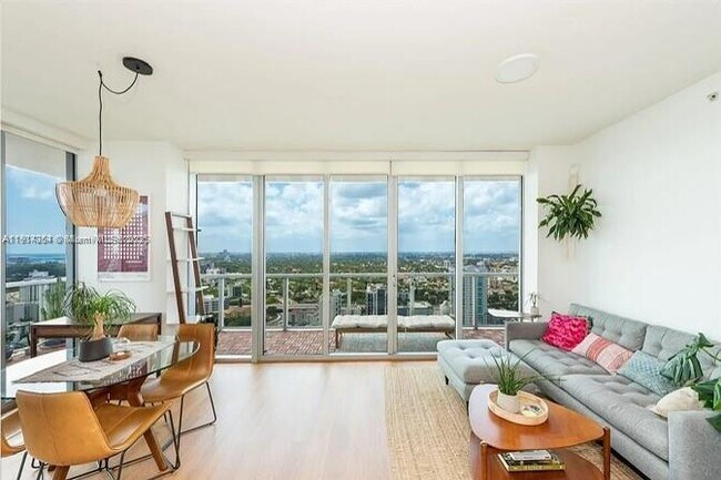 Photo - 79 SW 12th St