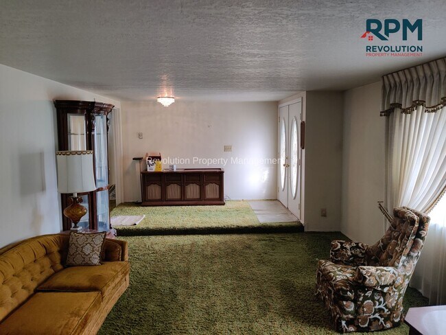 Photo - Welcome to living, Welcome to Hooper