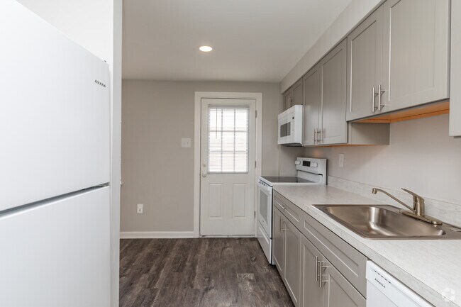 3BR, 1.5BA - 1,100SF - Kitchen