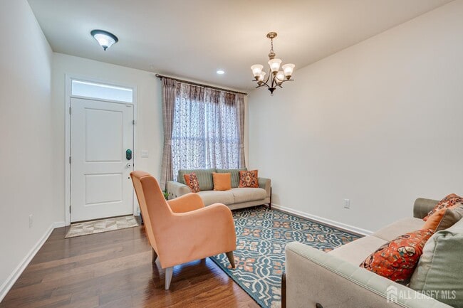 Photo - 14 Hyacinth Ln