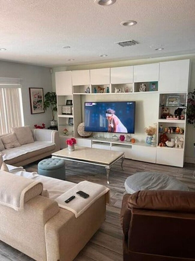 Photo - 8249 NW 9th St